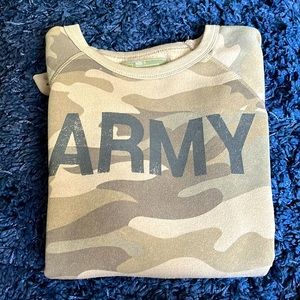 I am selling this navy crew neck! I got this originally from target!